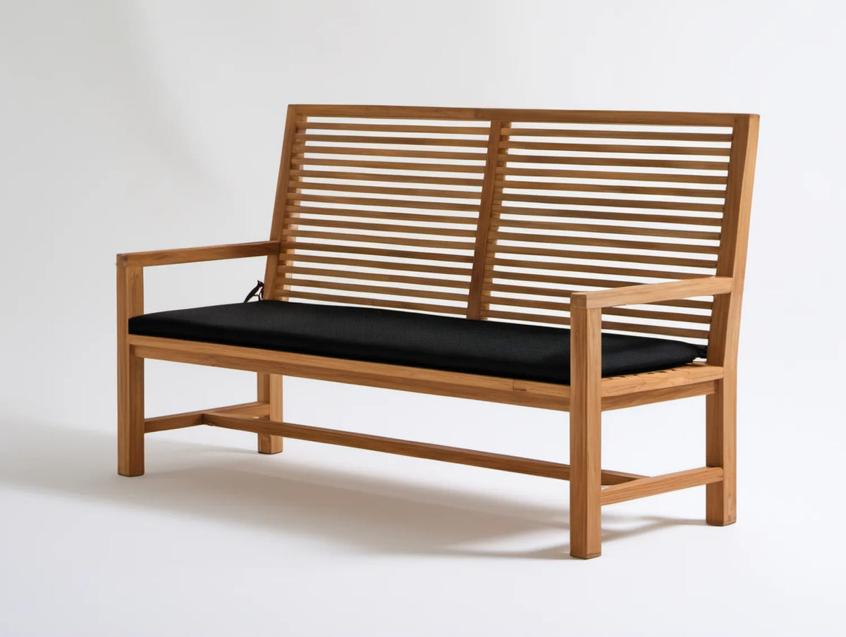 Dwuosobowa ławka ogrodowa z drewna tekowego brązowa z czarną poduszką 120 x 65 x 90 cm